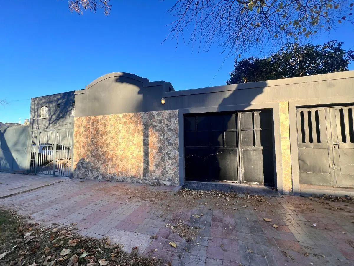 Casa en alquiler dos dormitorios una cochera 4