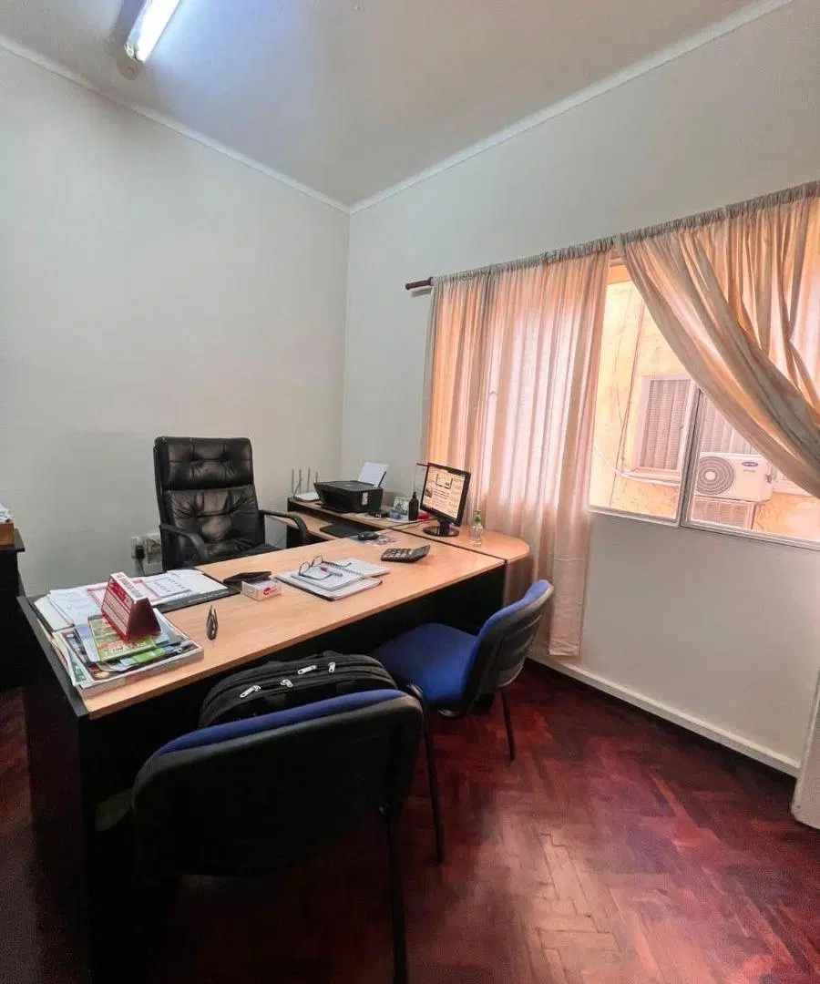 OPENHOUSE Vende Oficina en pleno centro sobre calle Colon y España 8