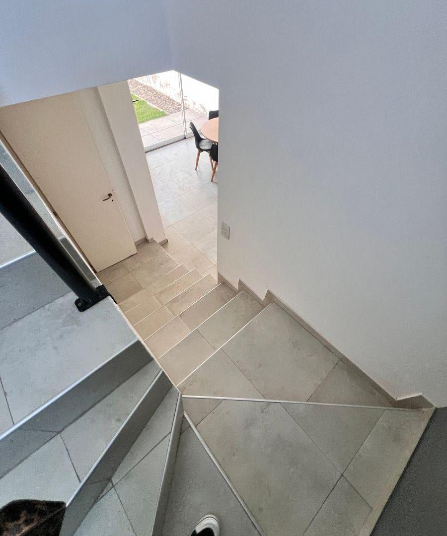 Foto de Alquiler DUPLEX ESTILO CASA DOS DORMITORIOS DOS COCHERA DOS BAÑOS, imagen 3