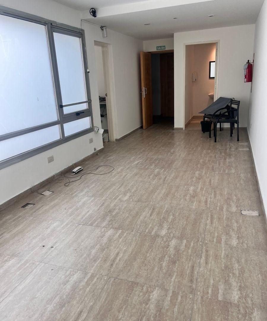 Foto de ALQUILO OFICINA EN PLENO CENTRO DE MENDOZA 3 PRIVADOS, imagen 4