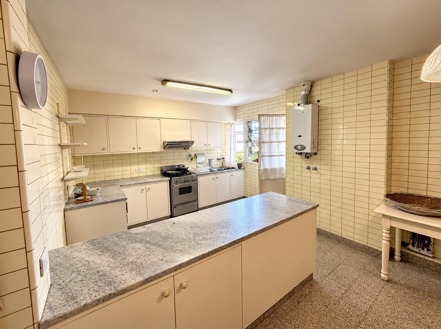 Foto de Venta: Departamento de 3 dormitorios con dependencia y Cochera, imagen 2