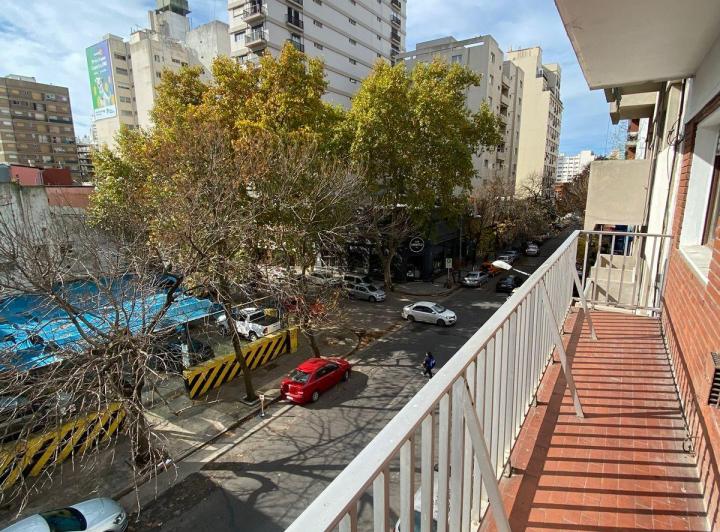 Departamento 3 ambientes a la calle con cochera 2