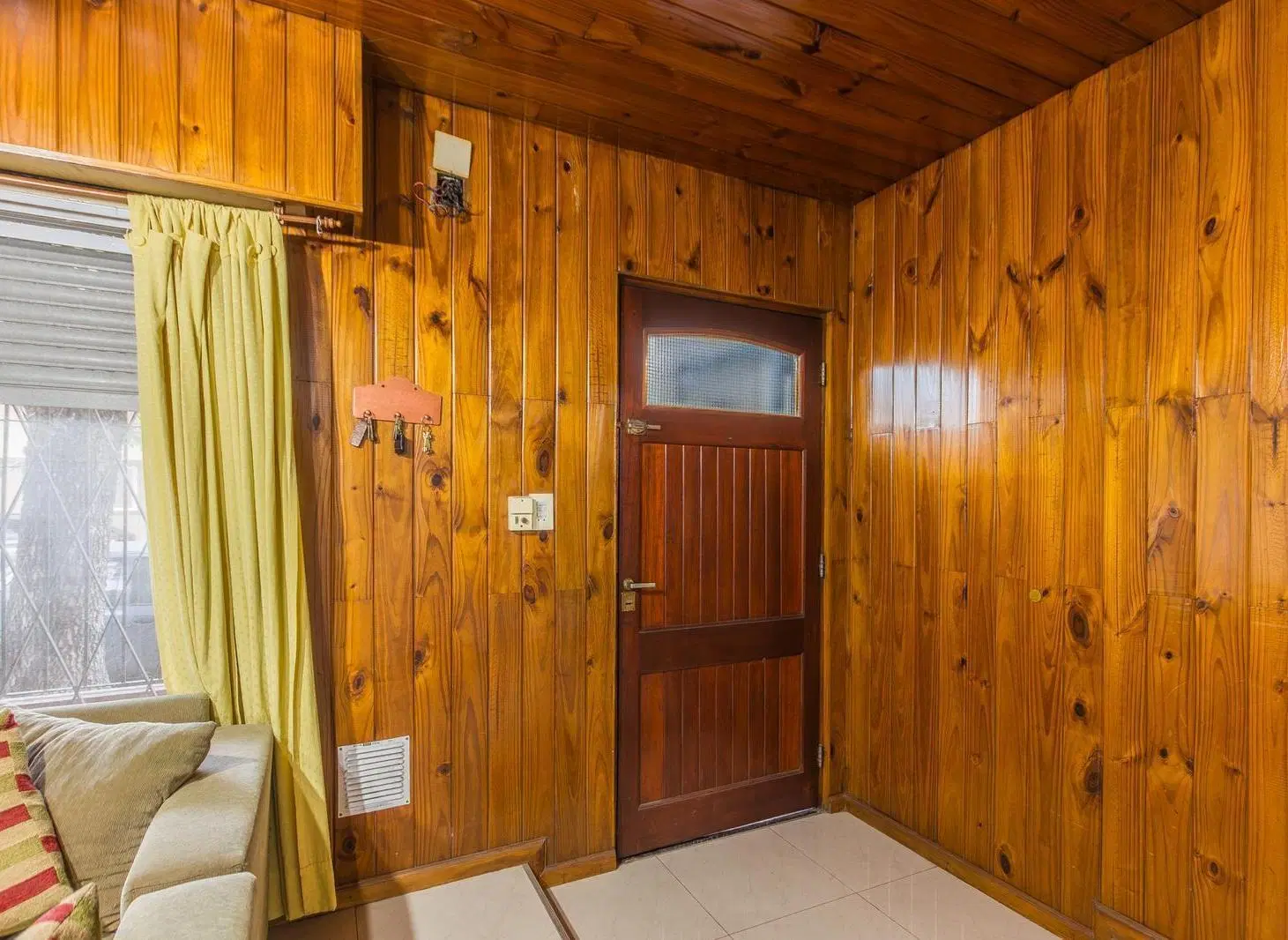 VENTA CASA LOTE PROPIO 3 AMBIENTES, PATIO, QUINCHO, TERRAZA Y COCHERA PARQUE CHAS 5