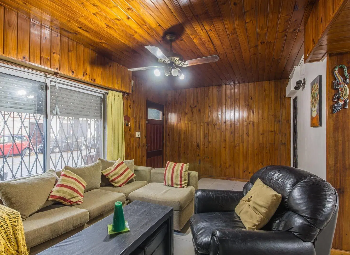 VENTA CASA LOTE PROPIO 3 AMBIENTES, PATIO, QUINCHO, TERRAZA Y COCHERA PARQUE CHAS 2