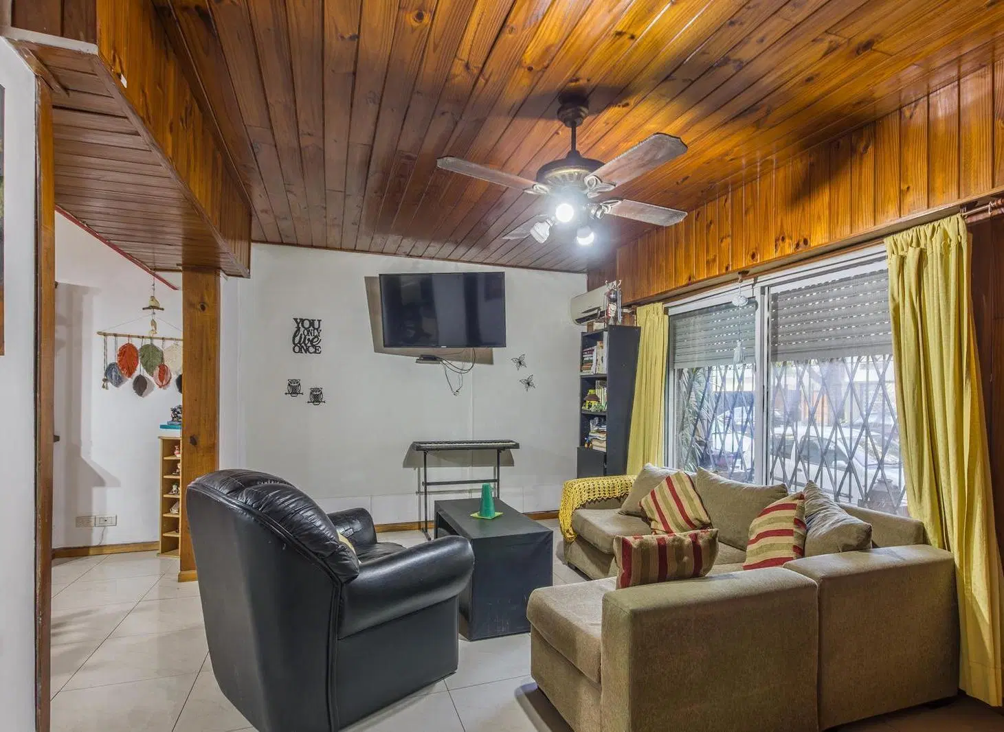 VENTA CASA LOTE PROPIO 3 AMBIENTES, PATIO, QUINCHO, TERRAZA Y COCHERA PARQUE CHAS 4