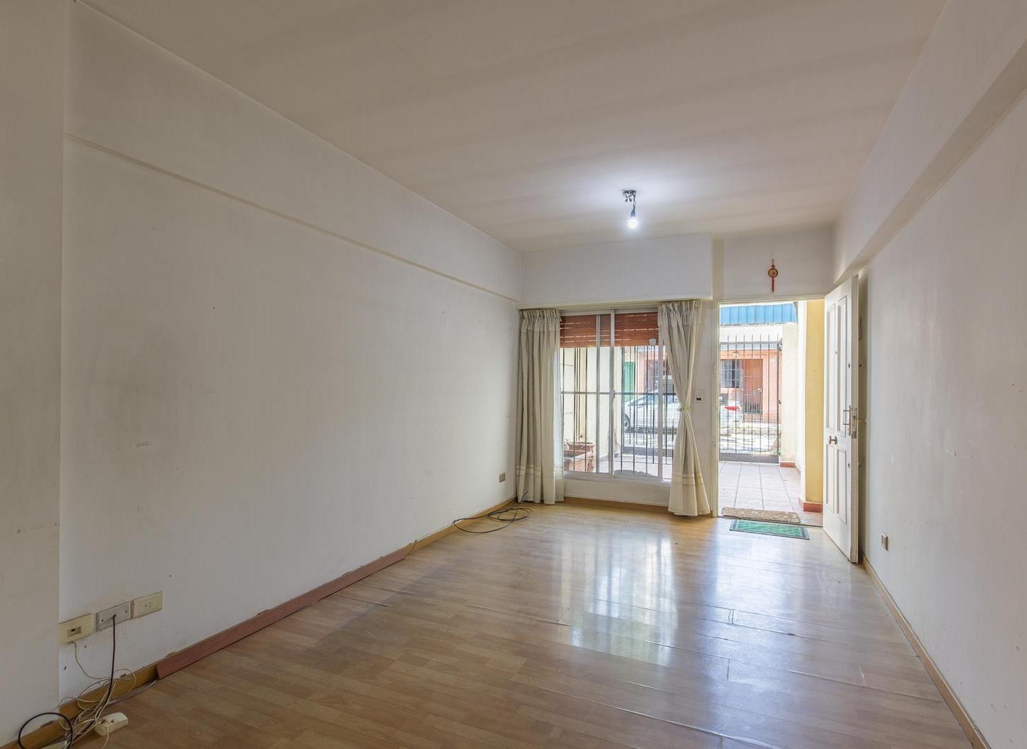 Foto de venta ph dos ambientes con patio y cochera villa urquiza, imagen 3