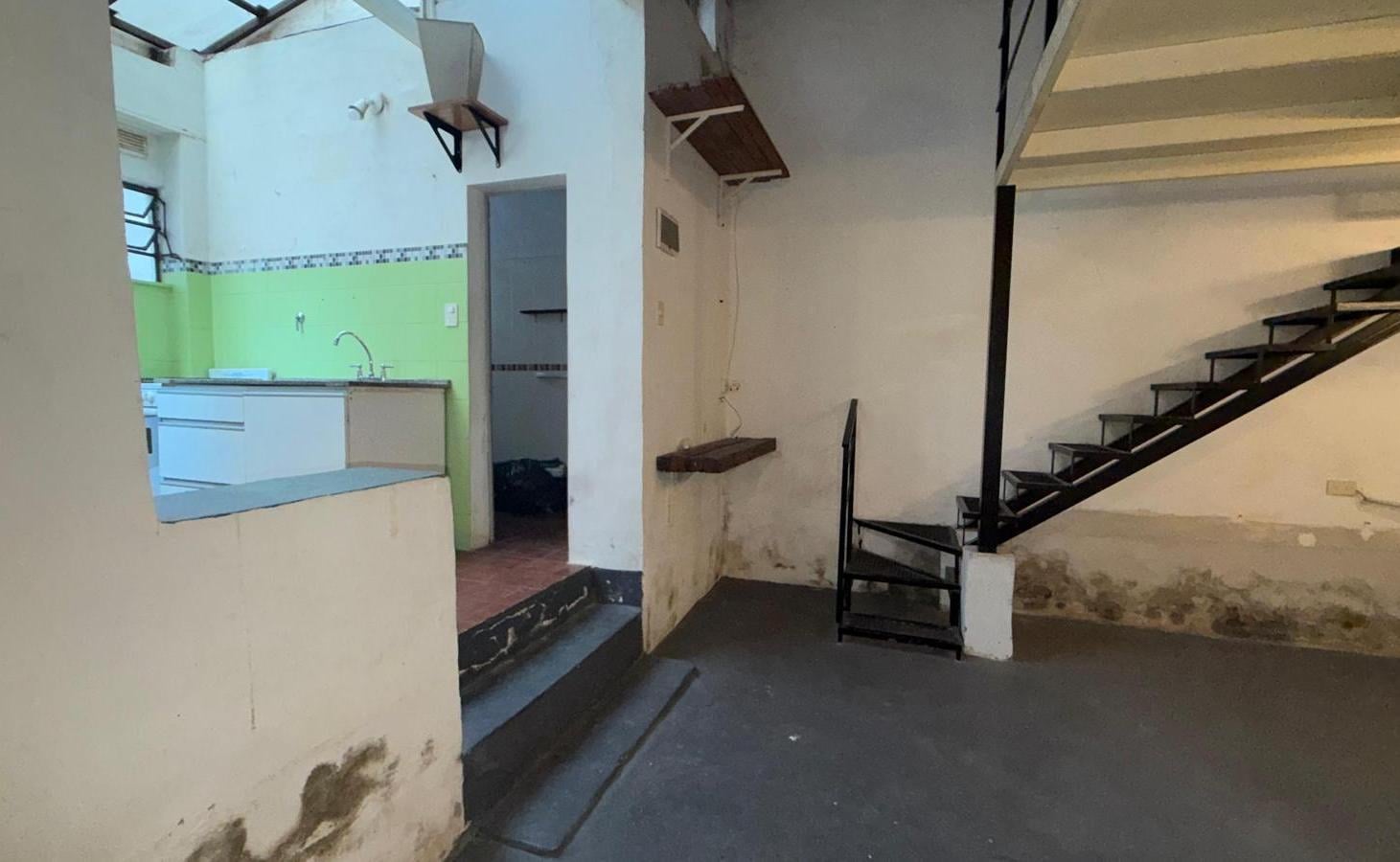Foto de VENTA PH MONOMBIENTE CON ENTREPISO VILLA URQUIZA A RECICLAR, imagen 5