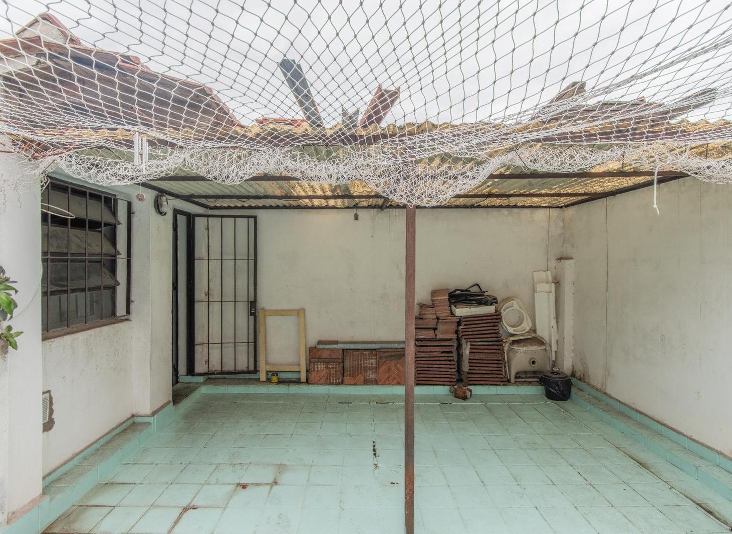 Foto de Venta PH tres ambientes con patio y terraza Villa Luro, imagen 1
