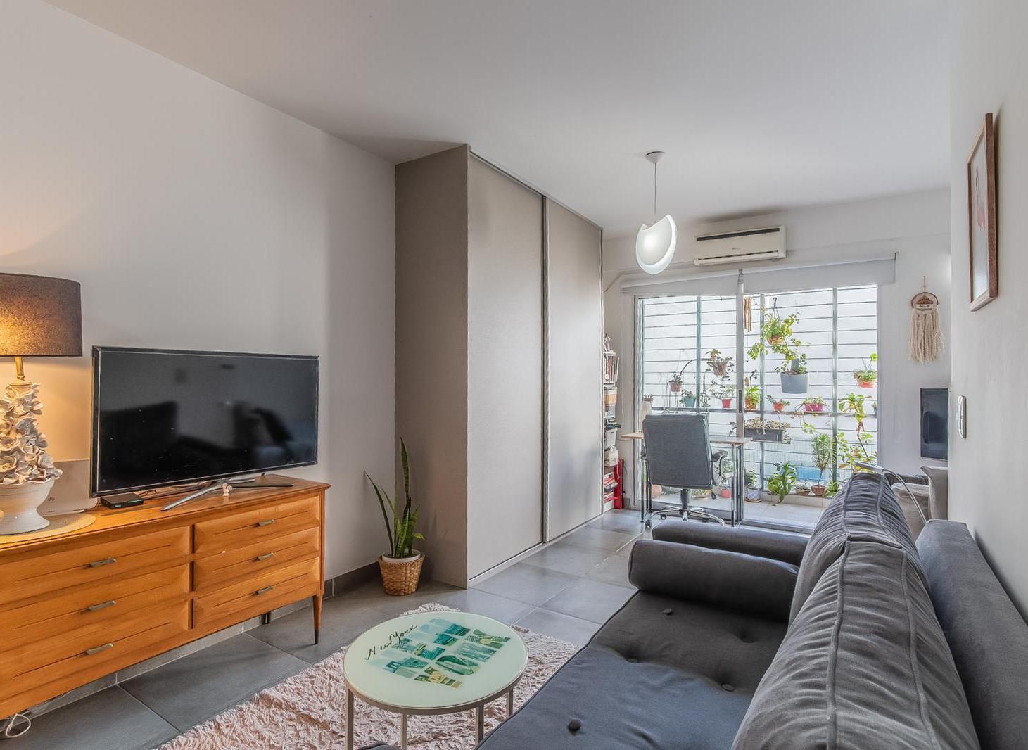 Foto de VENTA DEPARTAMENTO MONOAMBIENTE DIVISIBLE BALCON Y PATIO EN ALMAGRO, imagen 5