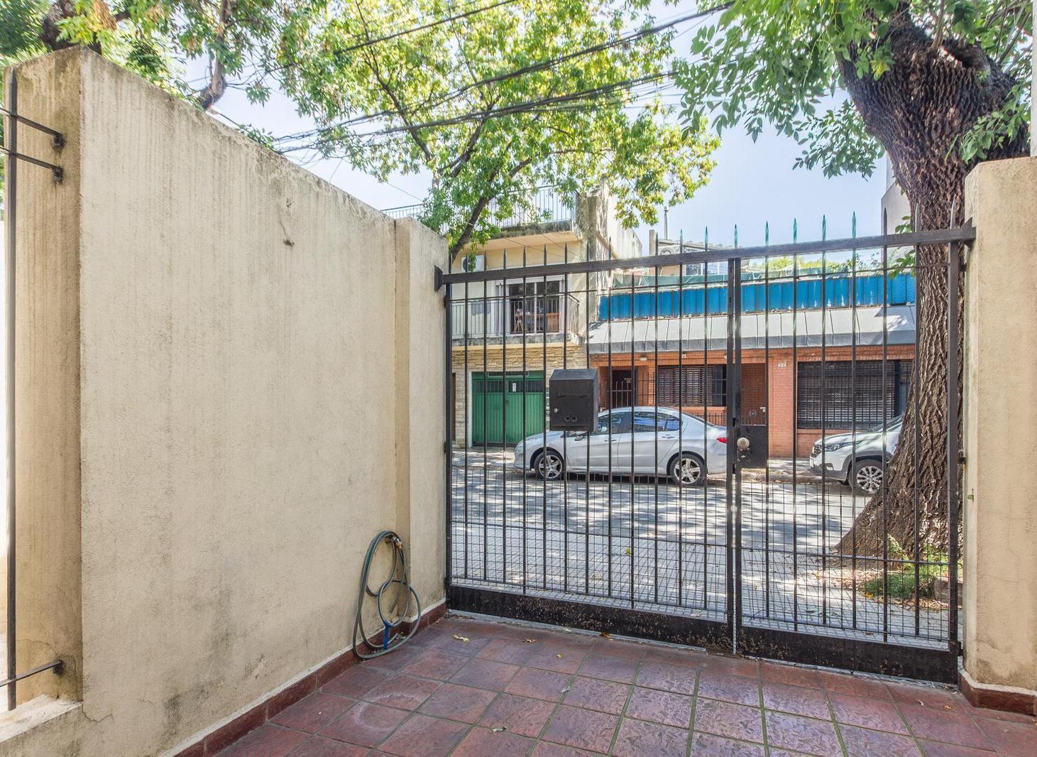 Foto de venta ph dos ambientes con patio y cochera villa urquiza, imagen 3