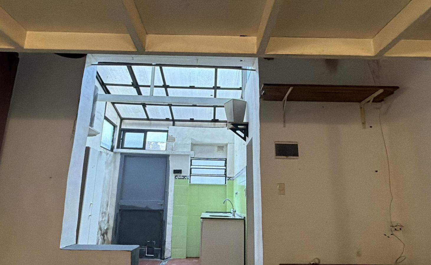 Foto de VENTA PH MONOMBIENTE CON ENTREPISO VILLA URQUIZA A RECICLAR, imagen 2