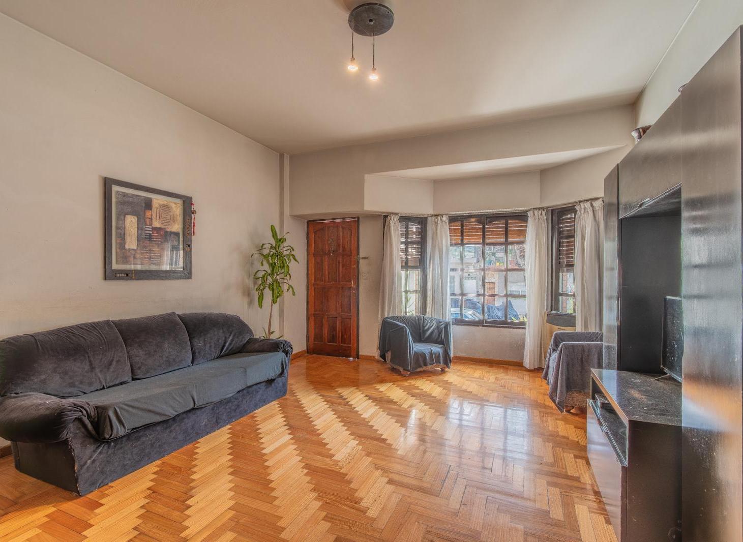Foto de VENTA PH EN DUPLEX 4 AMBIENTES CON JARDIN Y COCHERA VILLA URQUIZA, imagen 2