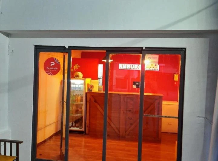 VENTA casa + locales sobre EMILIO PETTORUTI 4