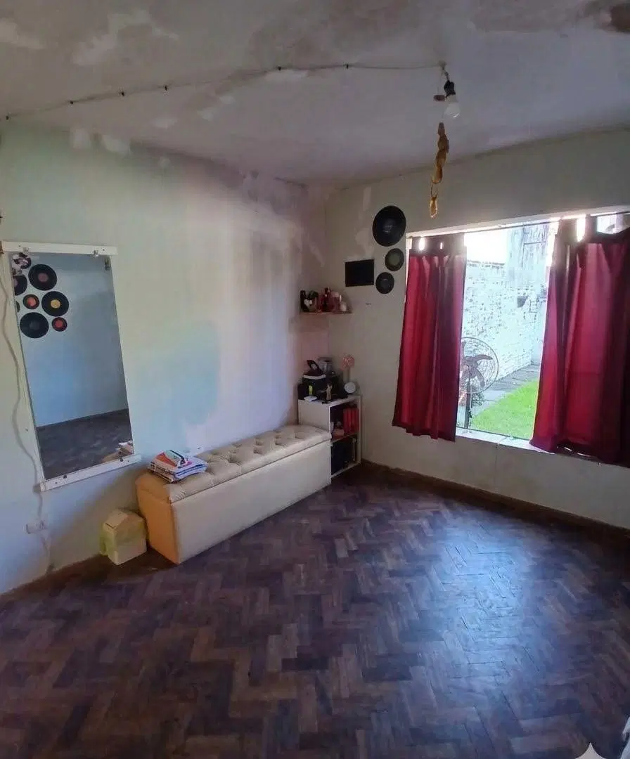 Casa 2 dormitorios, barrio Ciudadela, amplio terreno de 396 m2, ideal inversión. 4