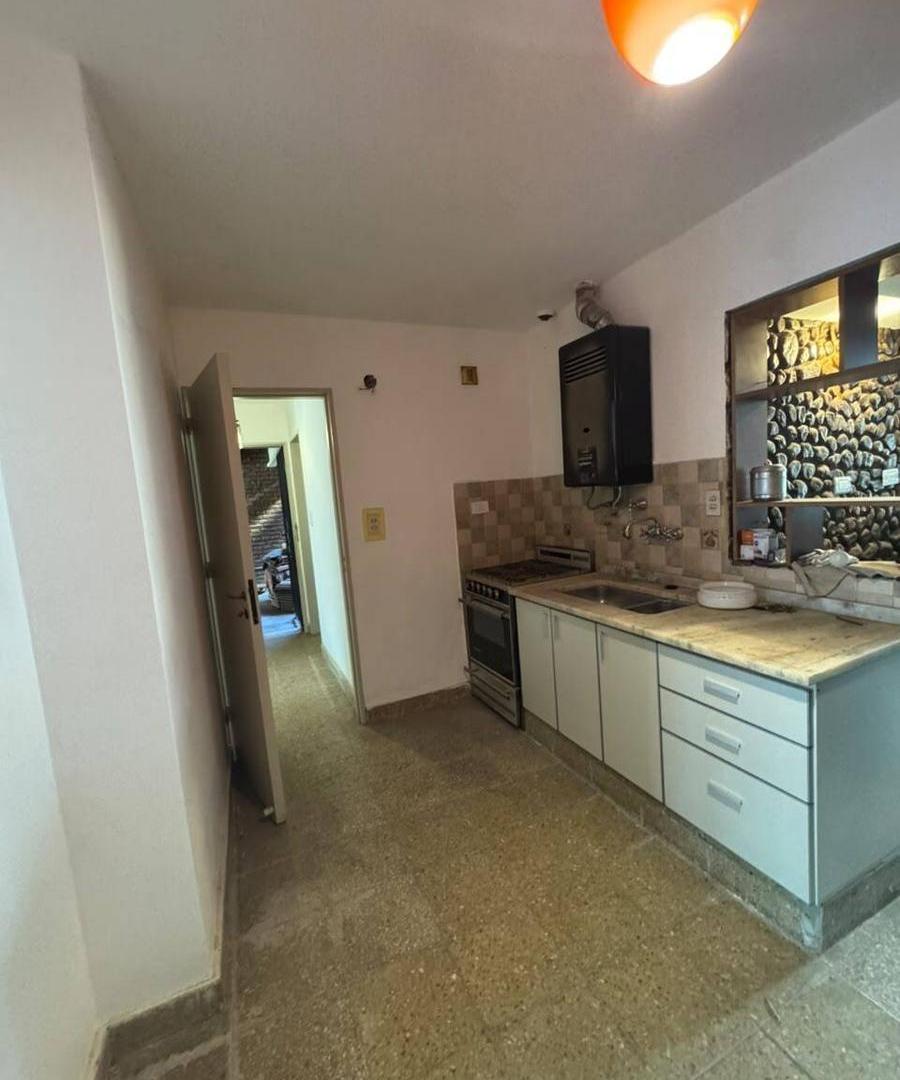 Foto de CASA EN VENTA EN POETA LUGONES - 4 DORM, imagen 3