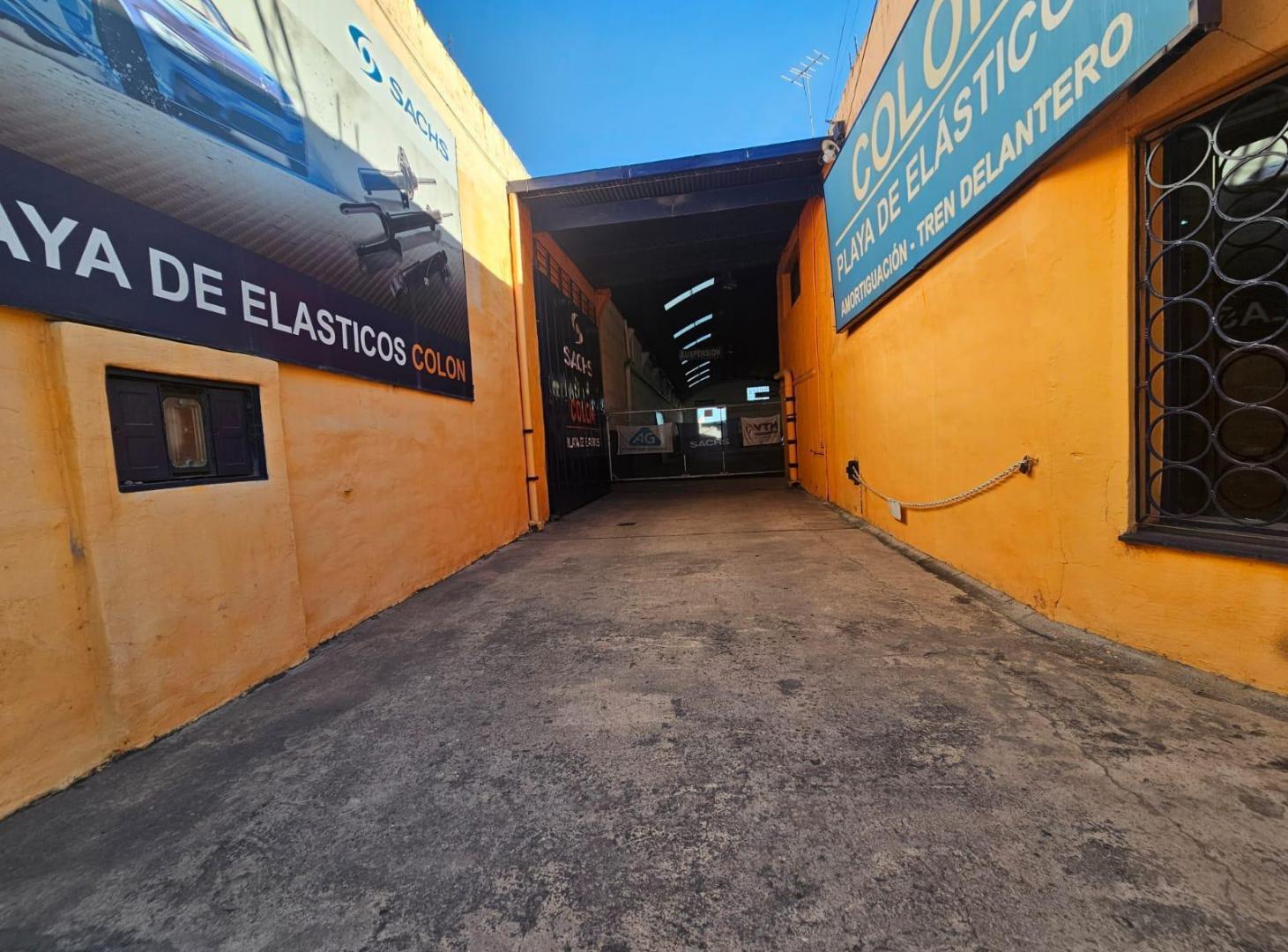 Foto de Salon Comercial y Galpon en Av. Castro Barros al 800, imagen 3