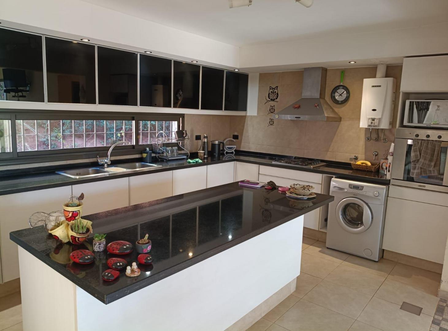Foto de CASA EN VENTA DE 4 AMBIENTES EN VILLA ALLENDE, CÓRDOBA, imagen 1