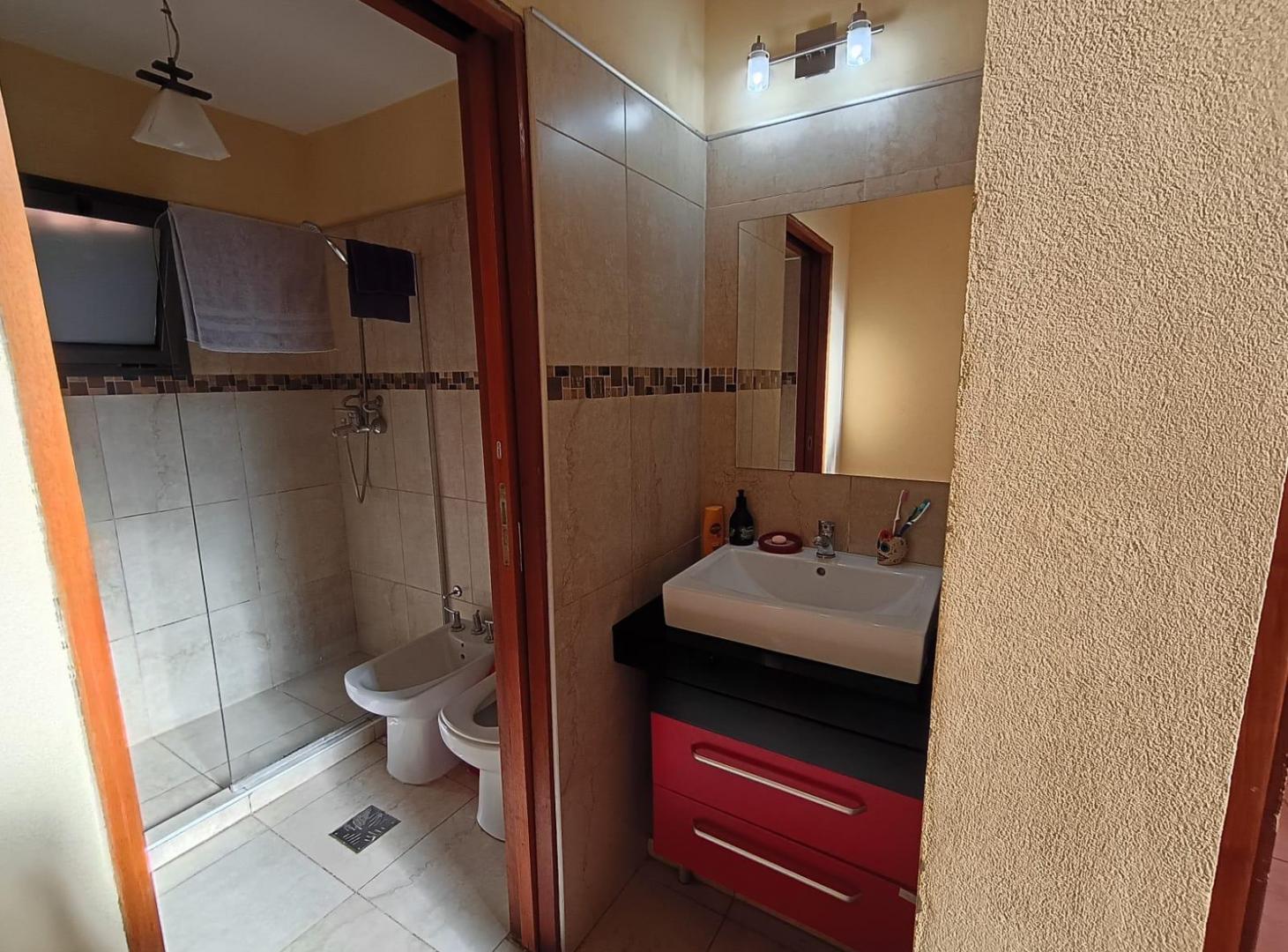 Foto de CASA EN VENTA DE 4 AMBIENTES EN VILLA ALLENDE, CÓRDOBA, imagen 2