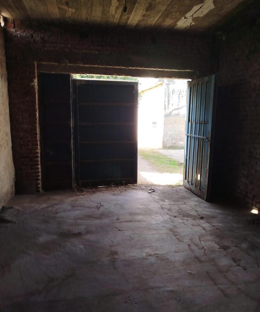 Foto de Casa a refaccionar sobre Av. Velez Sarfield al 6300, imagen 2