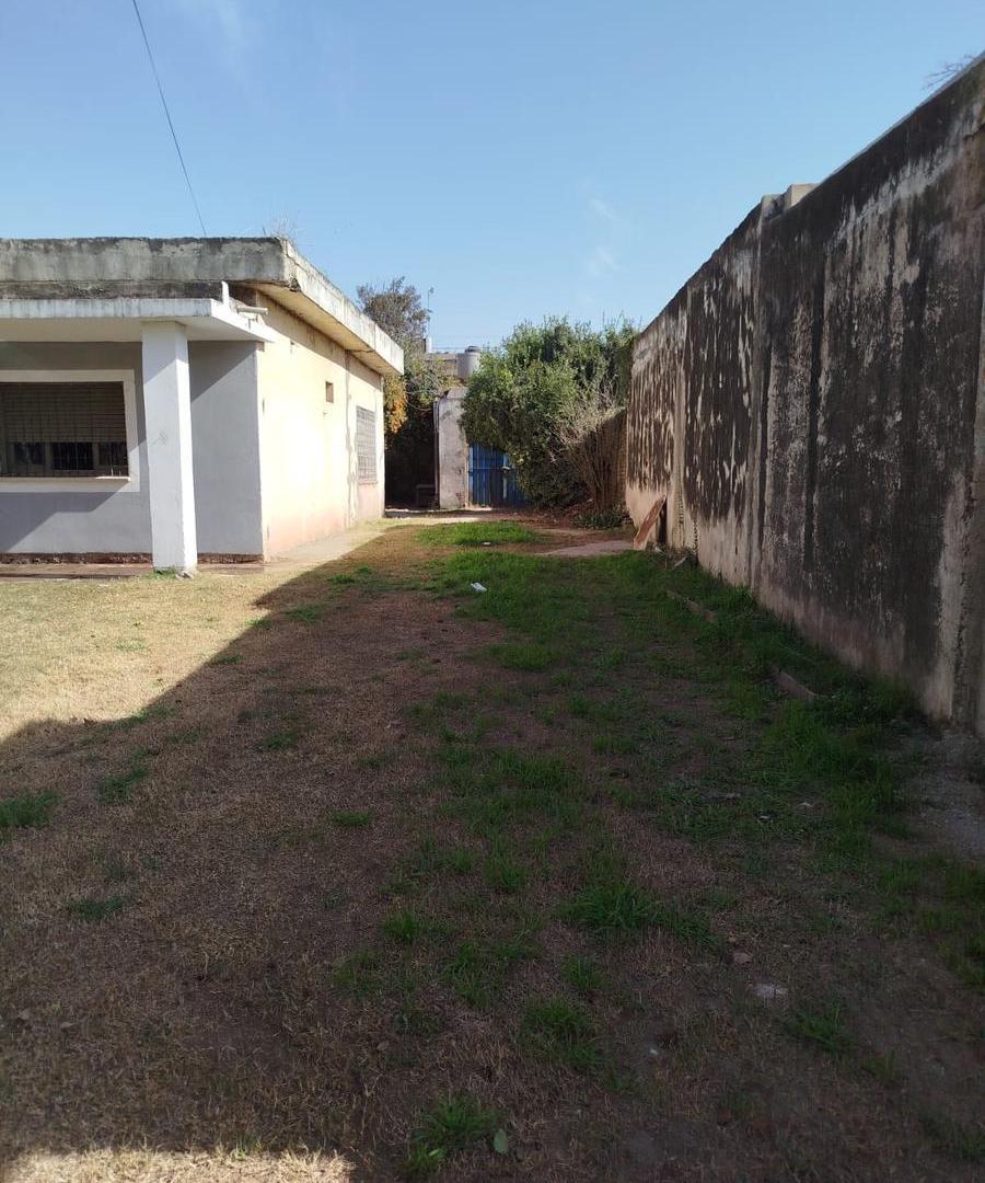 Foto de Casa a refaccionar sobre Av. Velez Sarfield al 6300, imagen 3