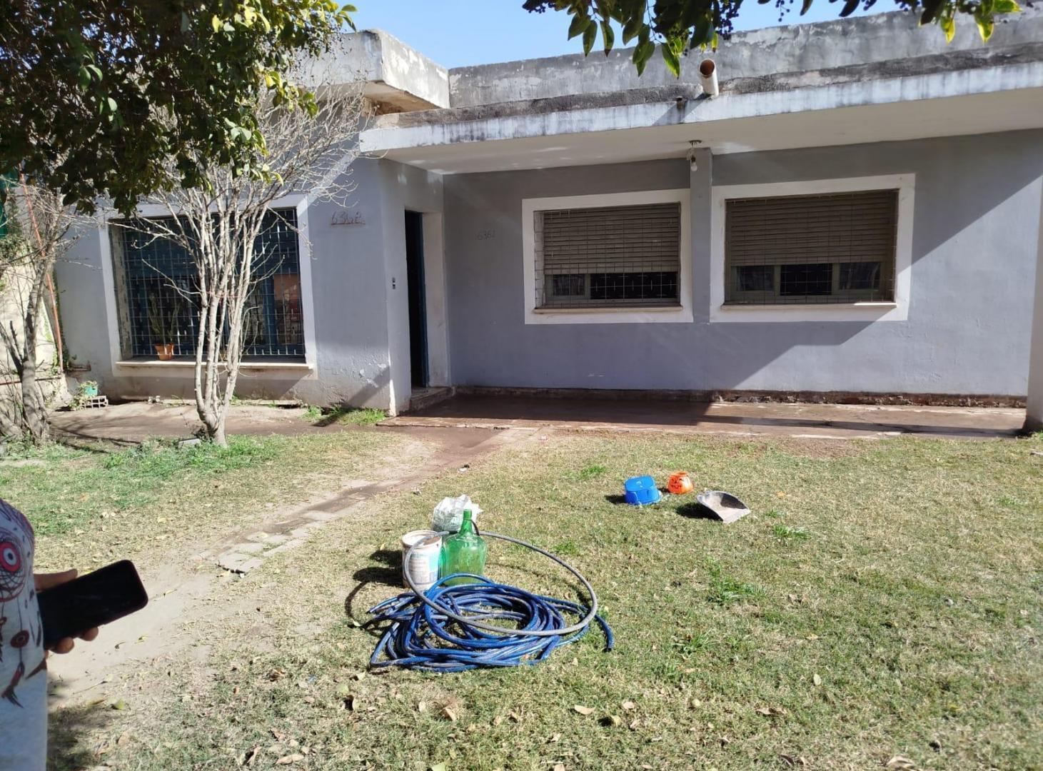 Foto de Casa a refaccionar sobre Av. Velez Sarfield al 6300, imagen 1