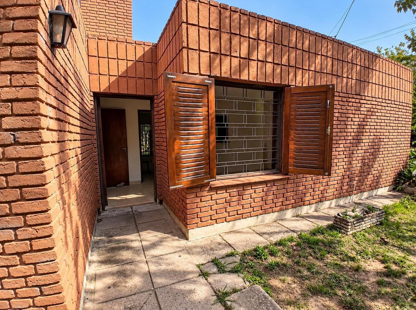 Foto de Casa de 4 Dorm., Gran Jardín y Cochera Doble en Barrio Juan XXIII, imagen 5