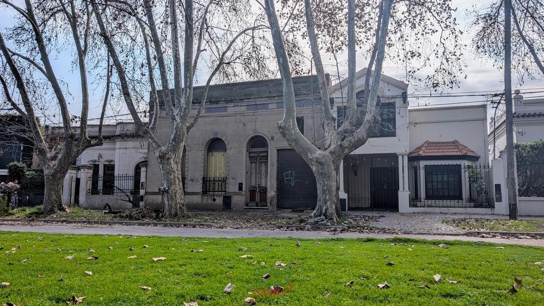 Foto de Lote de 704 m² con antigua casona en venta | Av. España | Luján, imagen 3