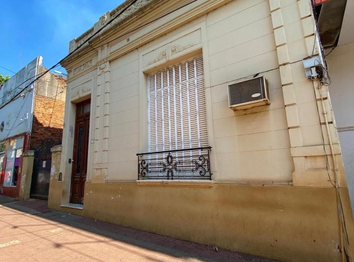 VENTA | CASA EN PLENO CENTRO DE POSADAS – OPORTUNIDAD ÚNICA