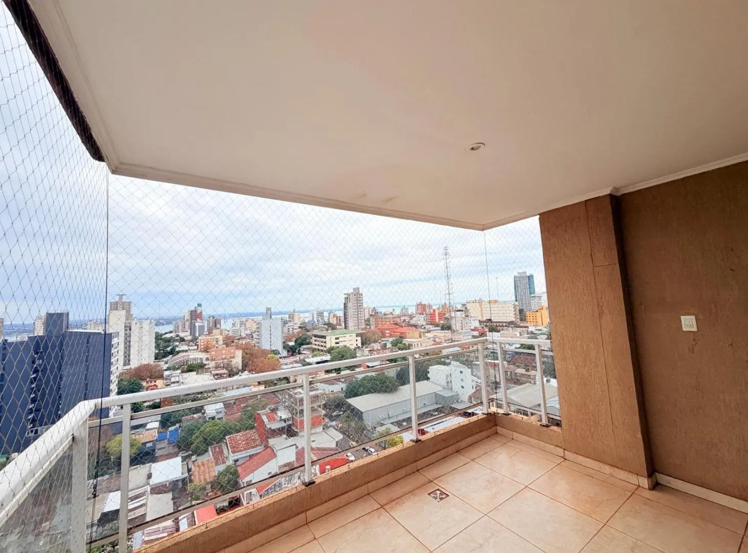 ALQUILER | DEPARTAMENTO DE 3 DORMITORIOS CON COCHERA – POSADAS 2