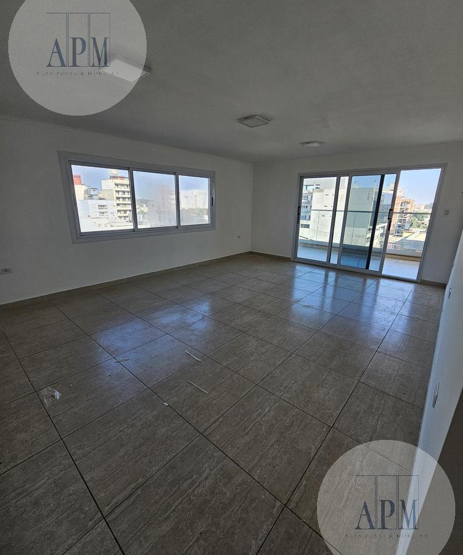 Foto de ALQUILER | DEPARTAMENTO 3 DORMITORIOS CON COCHERA – EDIFICIO PUERTA DE, imagen 2
