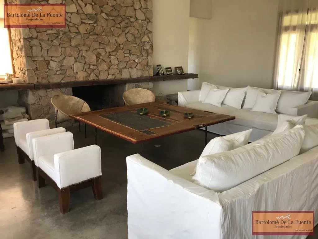 Hermosa Casa en Quebradas 4