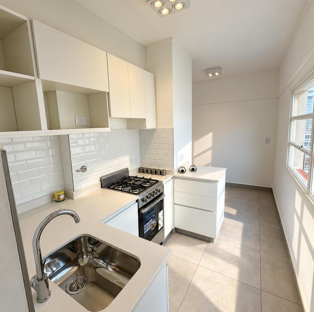 Foto de VENTA 2 AMBIENTES CON BALCÓN TERRAZA – TOTALMENTE RECICLADO – PISO 10°, imagen 3
