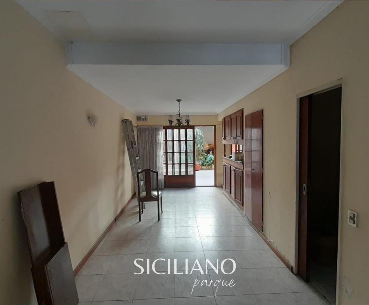 Reservado - Casa - Boedo - 4 Amb C/garage, Patio, Balcón, Quincho y Parrilla S/lote Propio. - 218 m² 2