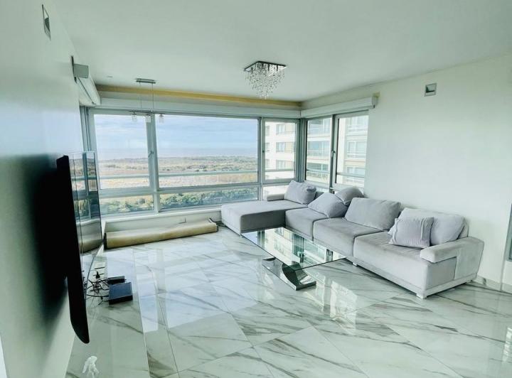 Departamento en Venta Le Parc Puerto Madero 3 ambientes con Cochera y Baulera, Amoblado! 5
