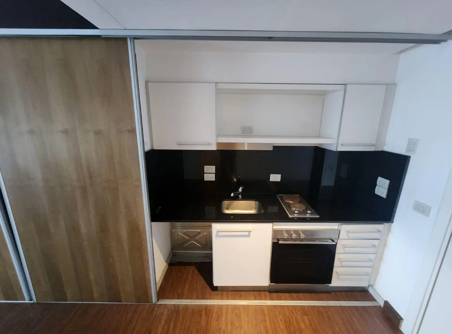 Monoambiente en venta  sin muebles, Apto Profesional en Harbour Residences. 5