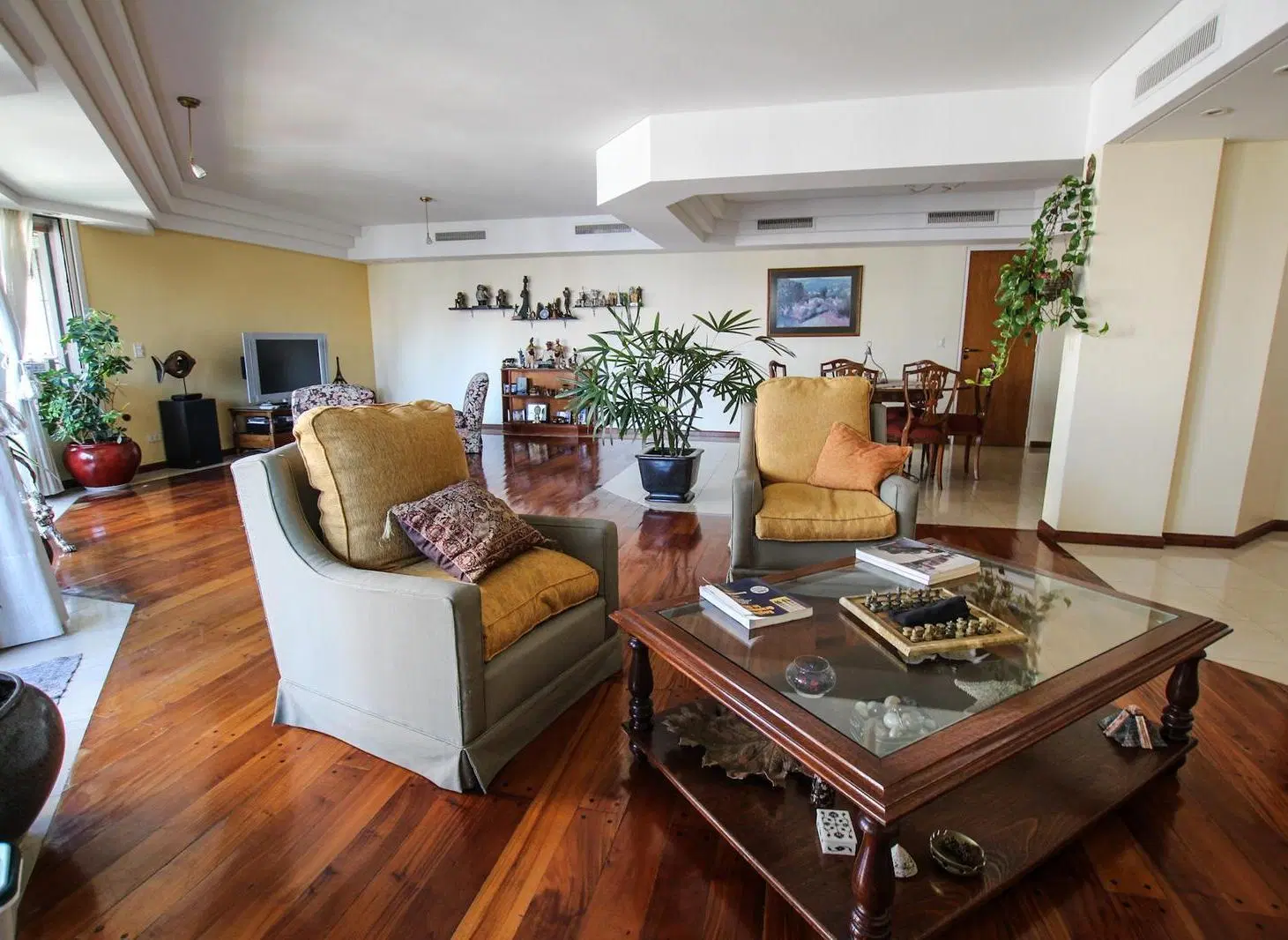 Venta en Palermo Chico Torre de 5 ambientes con dependencia cocheras y baulera! 2