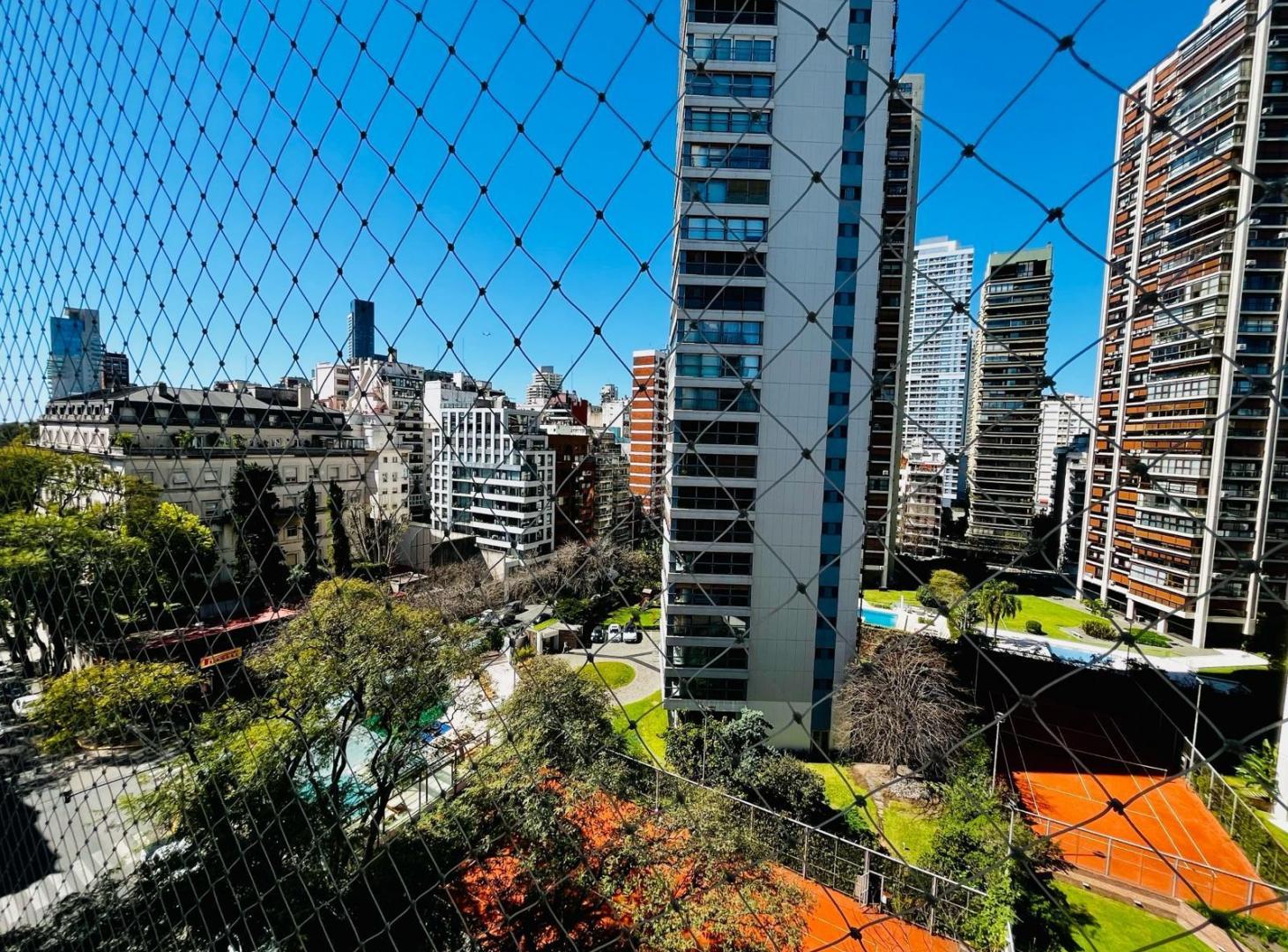 Venta en Palermo Chico Torre de 5 ambientes con dependencia cocheras y baulera!