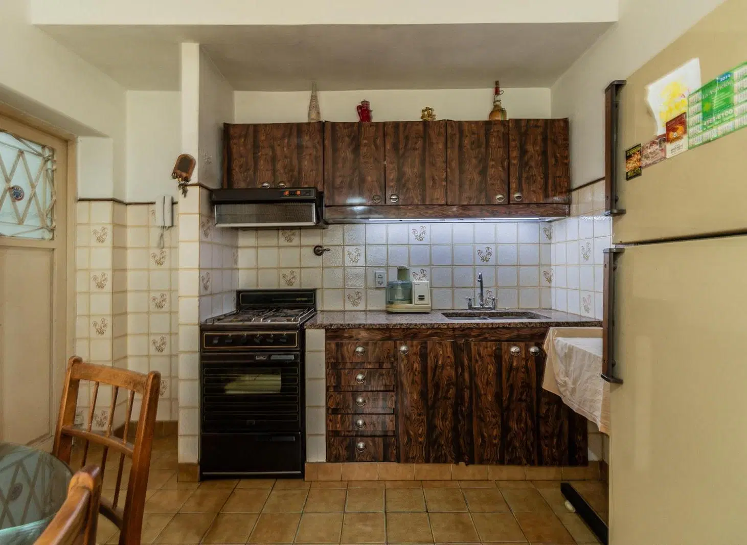 Casa con departamento  mas  gran depósito y cocheras en lote propio. Excelente zona!! 3