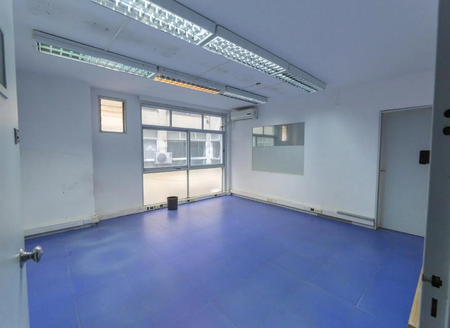 Oficinas en Venta de 6 despachos en - San Nicolas -Con cochera ACEPTAMOS PERMUTAS 3
