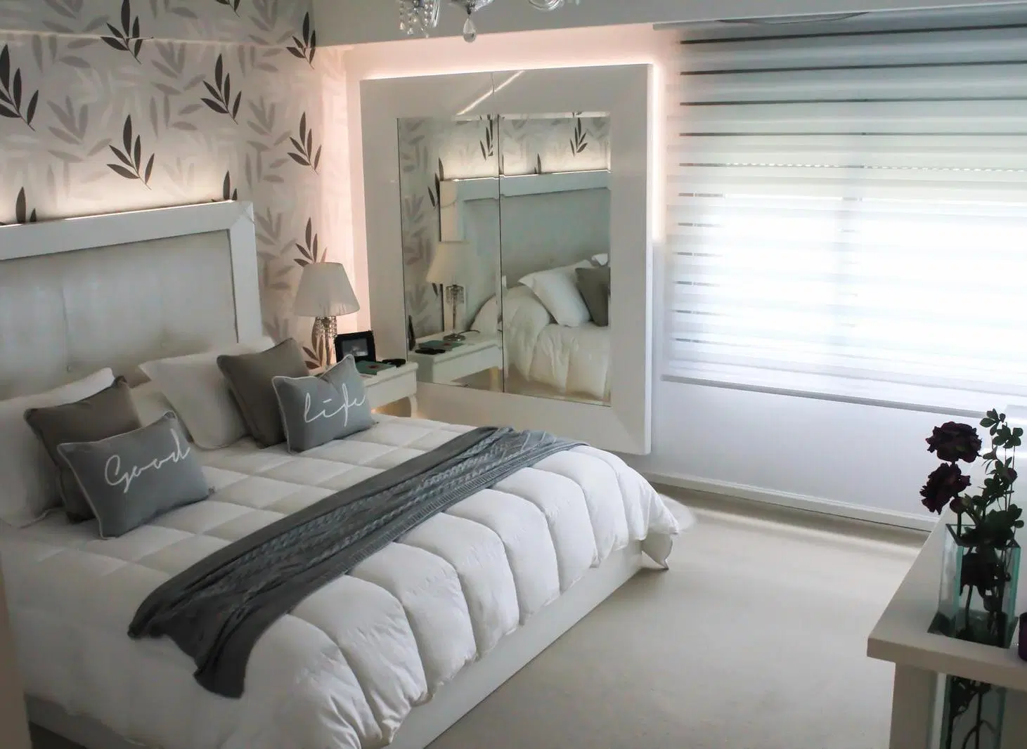 Departamento cuatro ambientes amoblado con cochera en Puerto Madero. Impecable estado 3