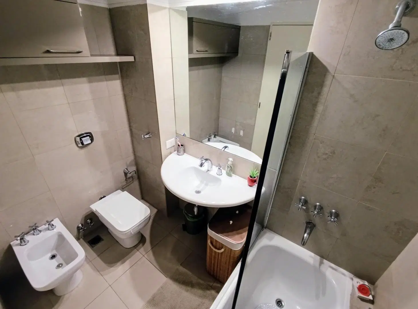 Departamento en venta tres ambientes, vista al dique. Coch/baul.Impecable estado. Brisas 3