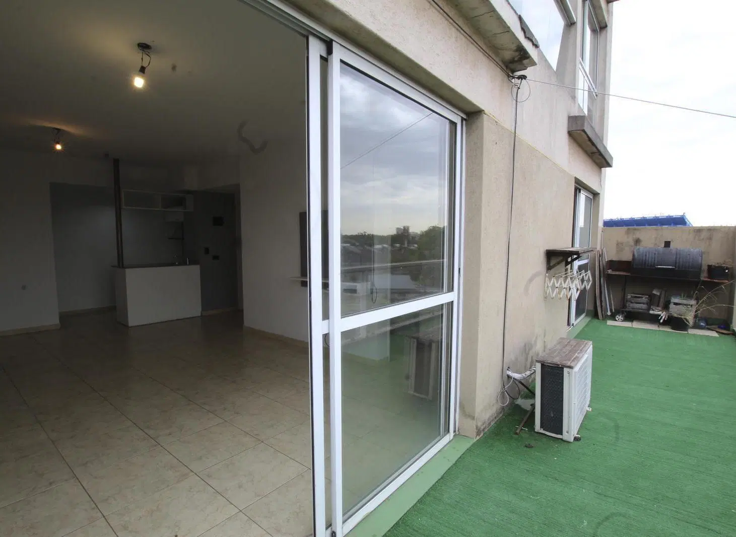 Departamento en Venta de 2 ambientes en Liniers con cochera y vista abierta!! Apto Crédito ! 2