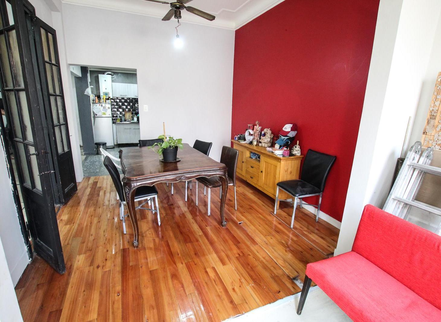 Foto de Casa 4 ambientes con cochera, enventa, muy bien ubicada en Villa del, imagen 1