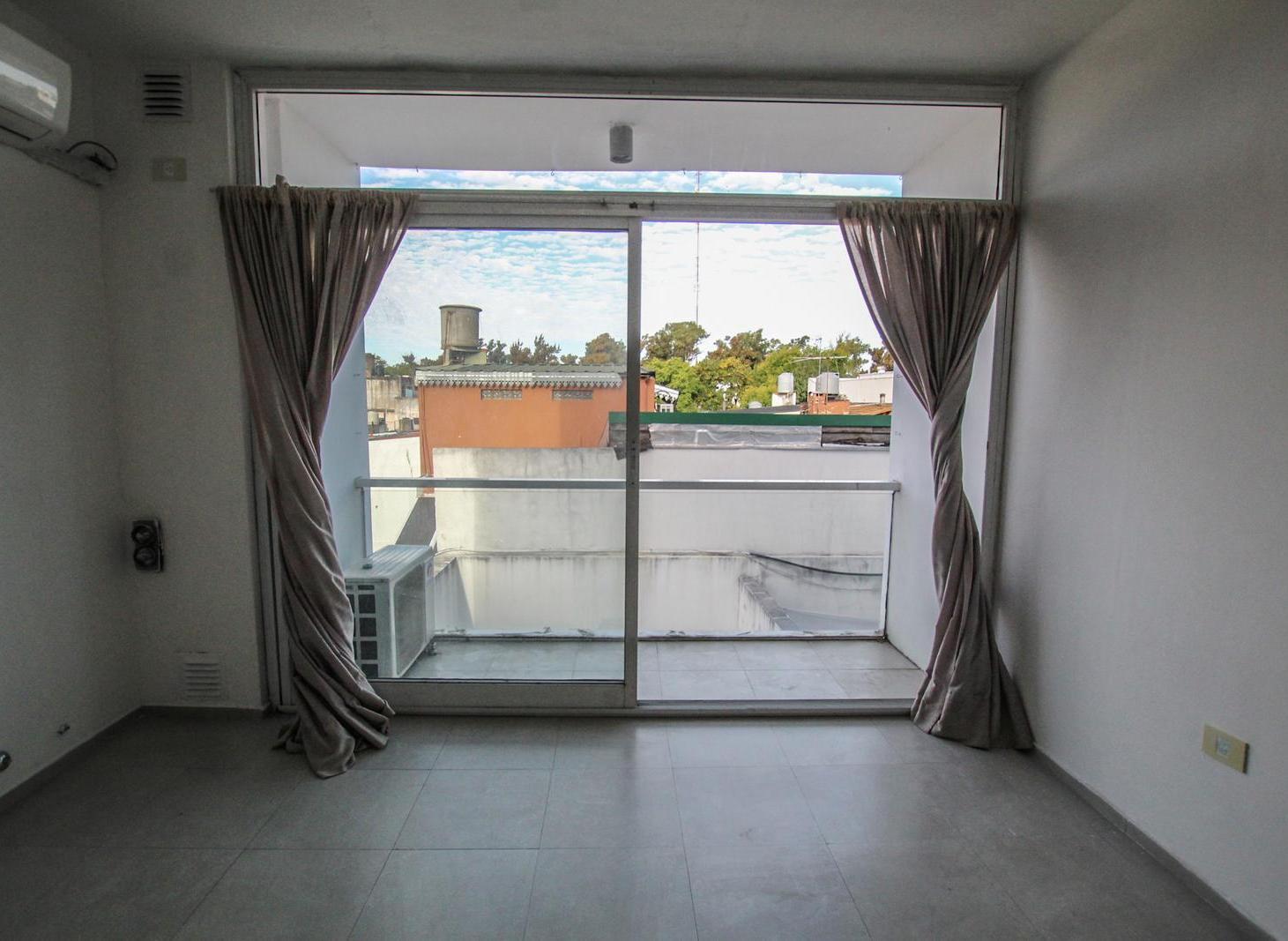 Foto de Monoambiente amplio , divisible con balcón en Agronomía, villa del, imagen 2