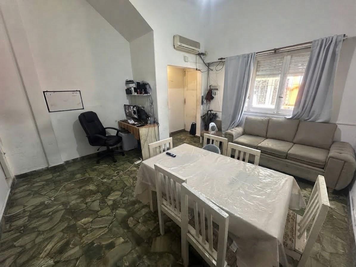 Foto de PH a refaccionar en venta en Flores 2 ambientes con patio - Oportunidad, imagen 4