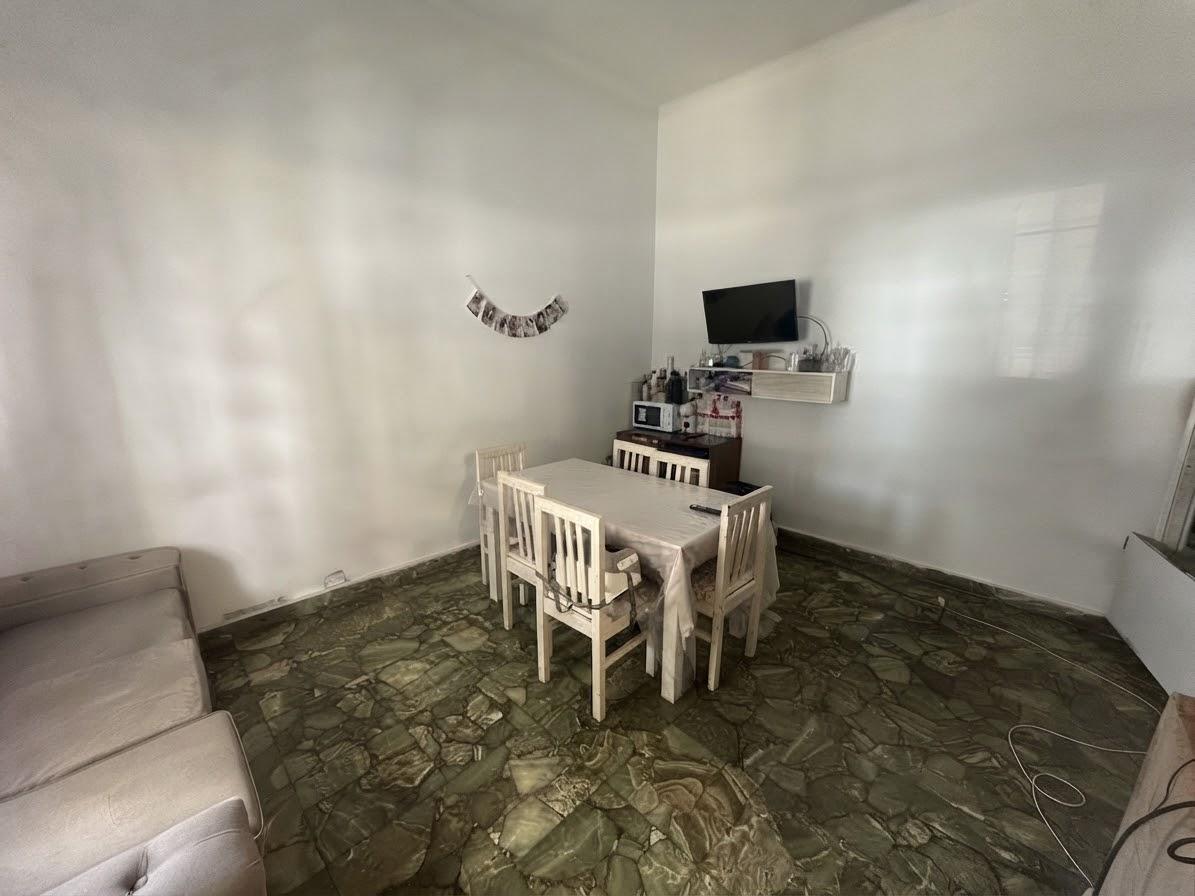 Foto de PH a refaccionar en venta en Flores 2 ambientes con patio - Oportunidad, imagen 1