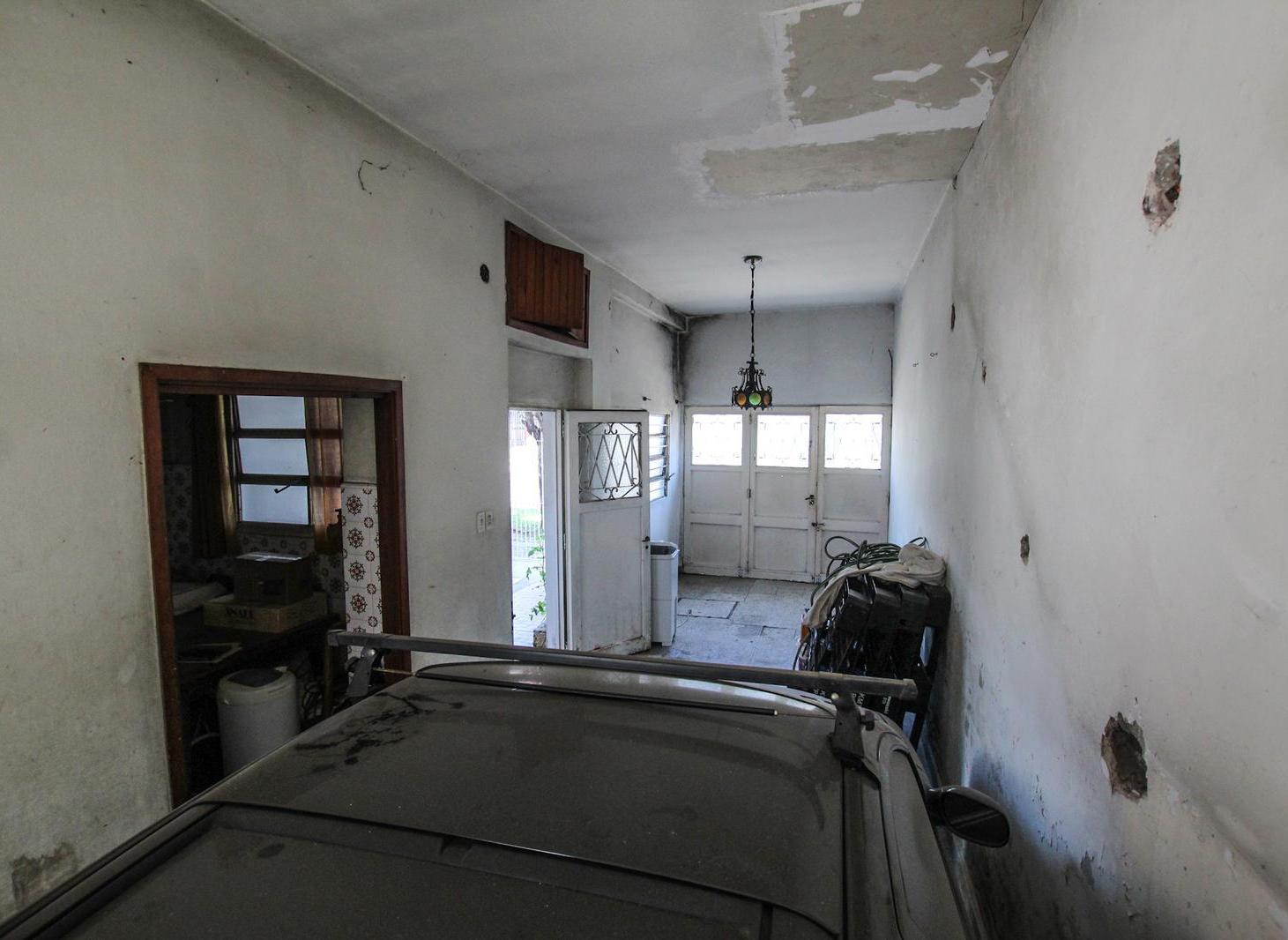 Foto de En venta gran casa 6 Ambientes con Cochera, Fondo y Uso Mixto, imagen 3