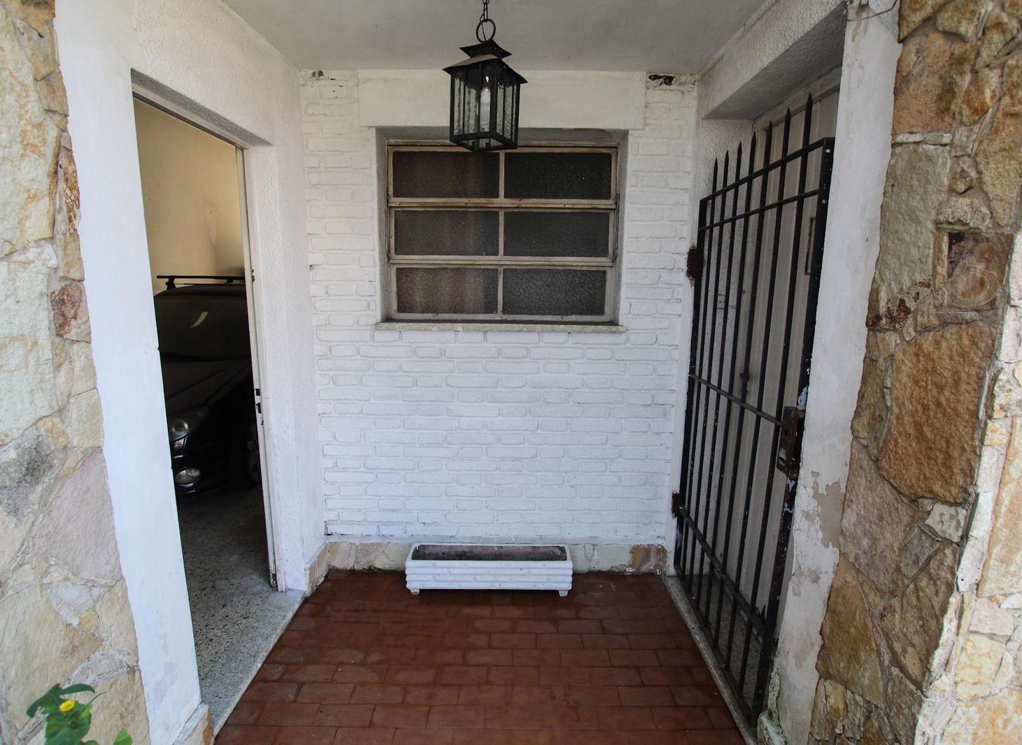 Foto de En venta gran casa 6 Ambientes con Cochera, Fondo y Uso Mixto, imagen 4