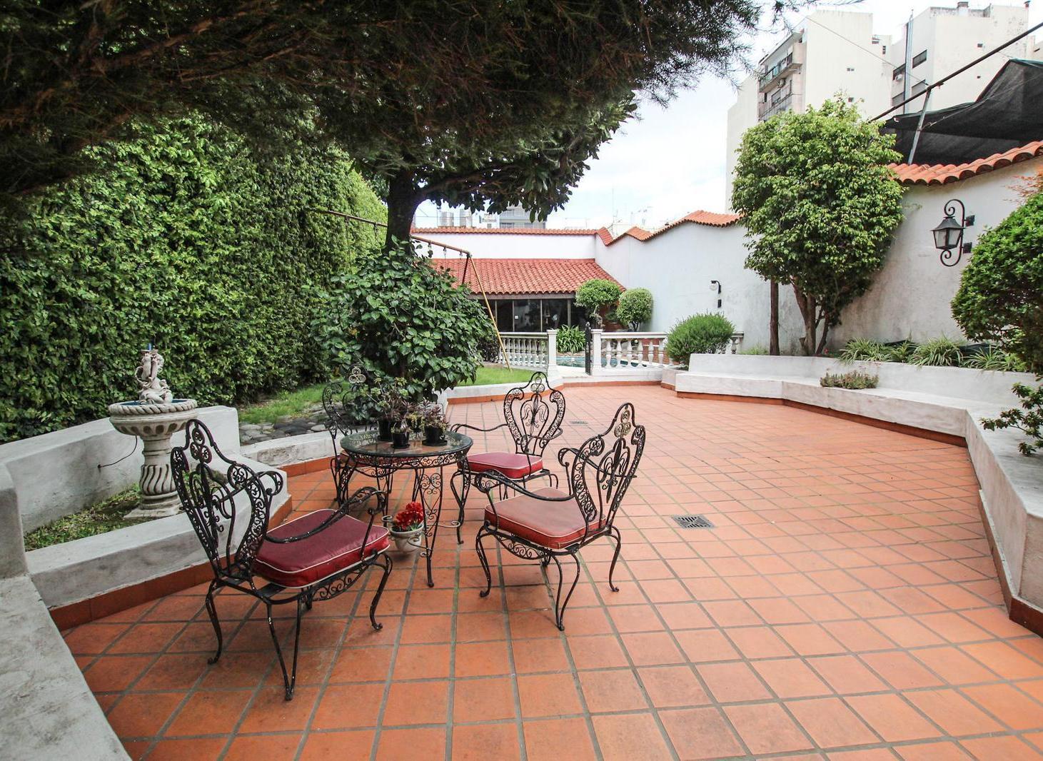 Foto de Casa en Venta de 7 ambientes dependencia de servicio en Flores con, imagen 4