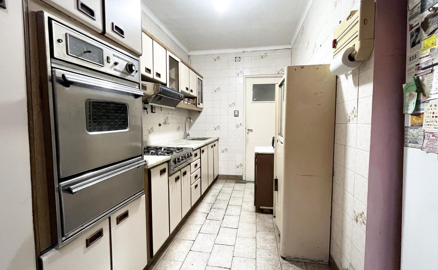 Foto de Casa en Venta de 5 ambientes con cochera, jardín y patio en los, imagen 3